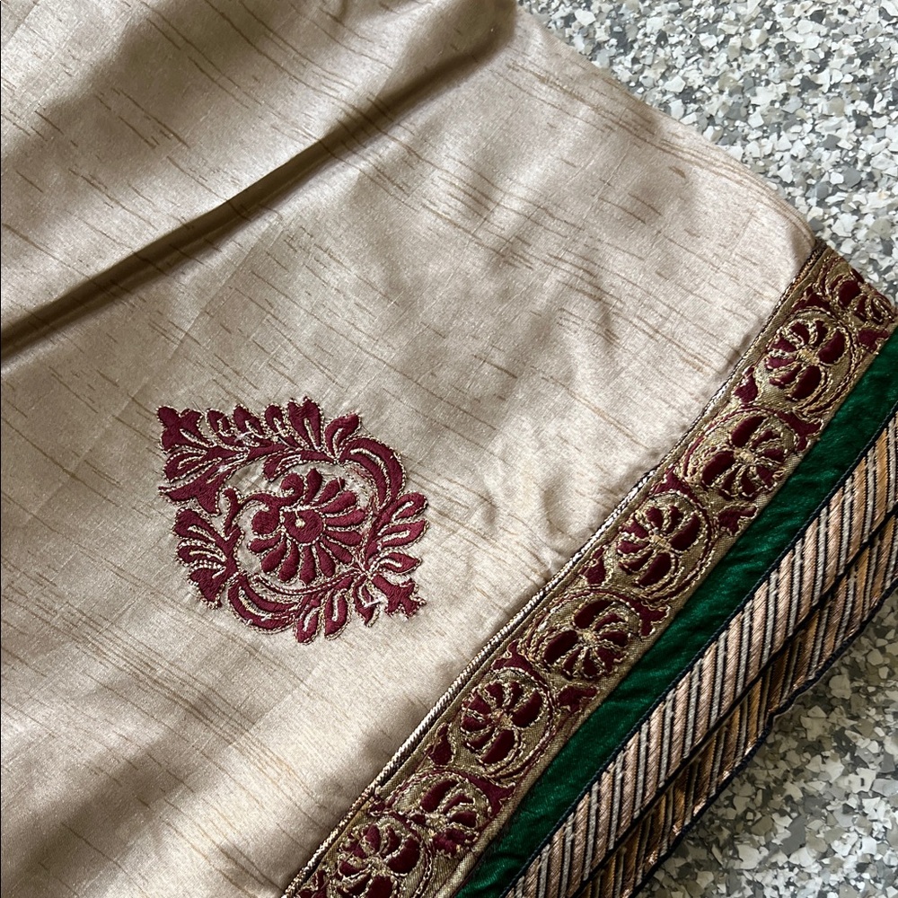 Sari with matching blouse - Picture 5 of 7